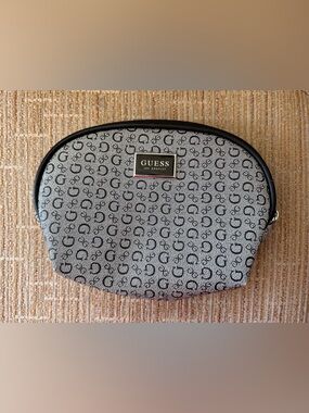 GUESS Travel Makeup Pouch Cosmetic Bag Women Rhodes 8”x7”Coal